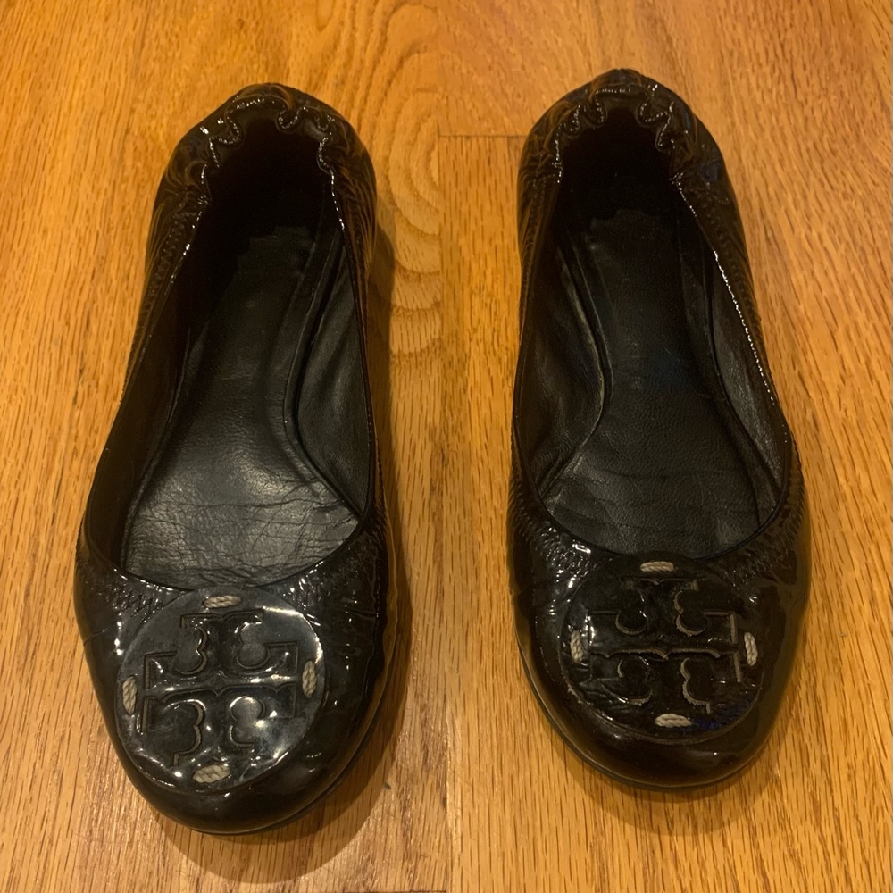 Tory Burch Reva black patent leather flats size 6